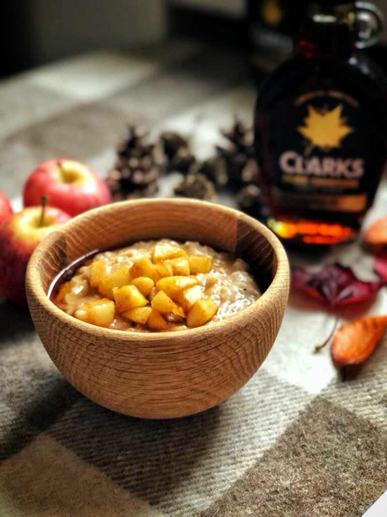 Apple pie porridge with maple syrup The Slimming Foodie