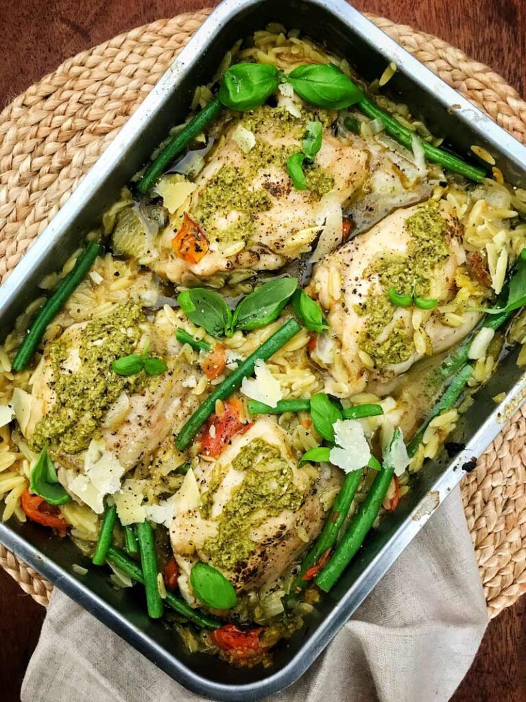 Easy chicken pesto and orzo traybake The Slimming Foodie