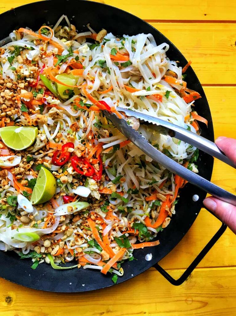 Slowcooker Thai peanut chicken The Slimming Foodie